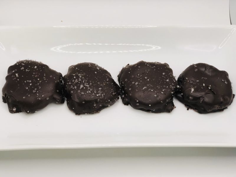 Mini Salted Pecan Caramel Turtle (4)