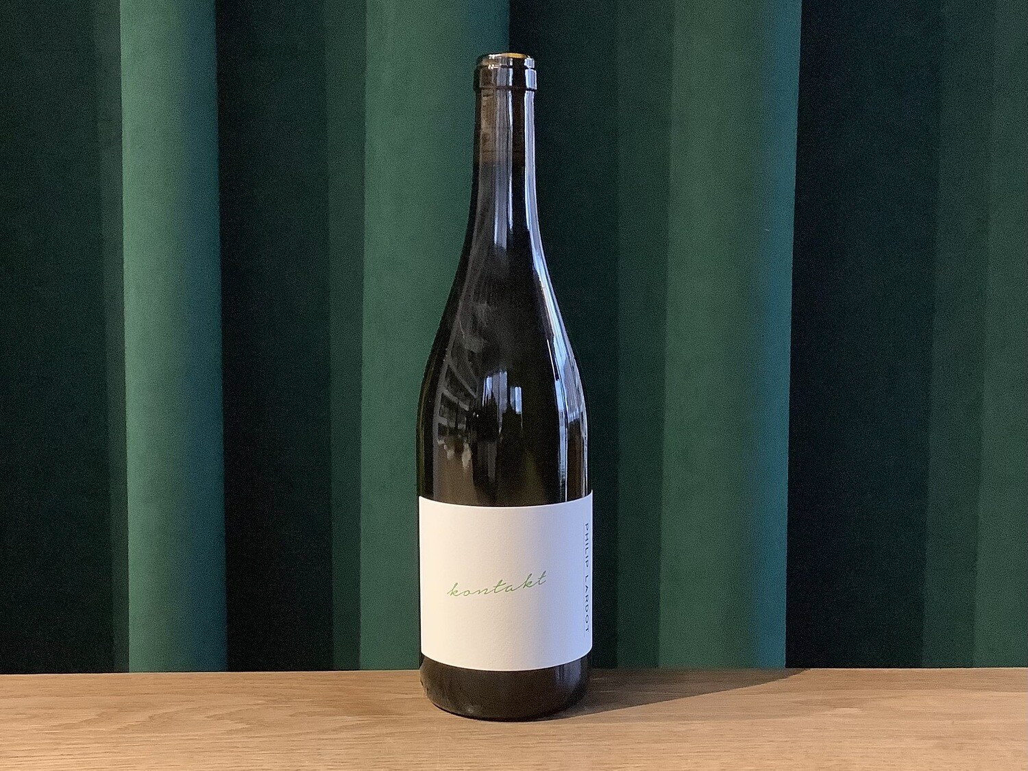 Lardot, Kontakt White