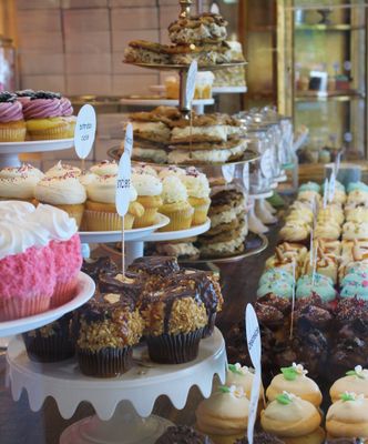 12-Pack Big Cupcake Assortment