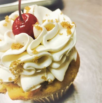 JUMBO CUPCAKES