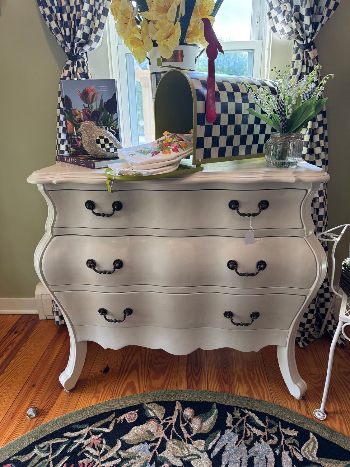 WHITE BOMBAY CHEST