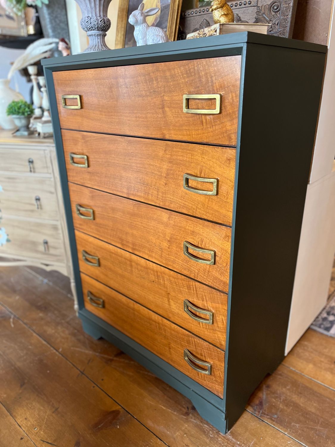 MCM DRESSER