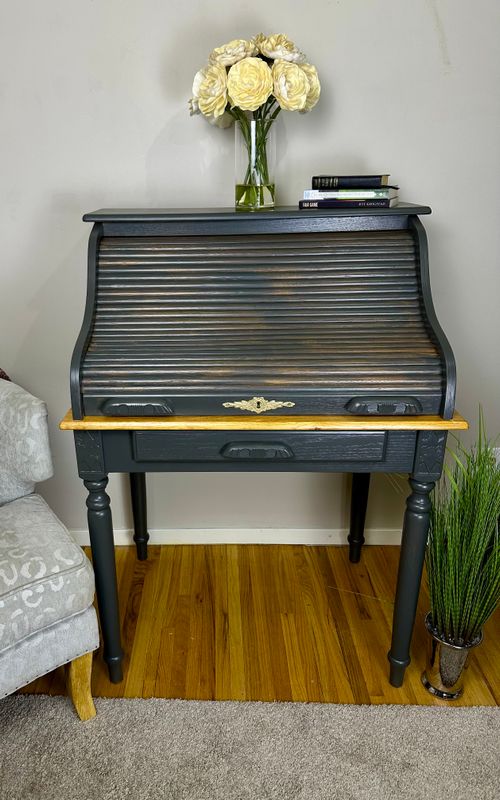 GORGEOUS DESK