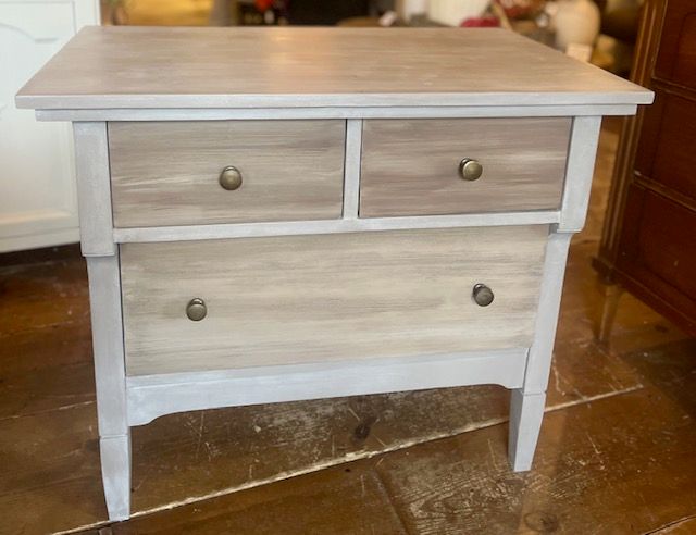 Petite Dresser