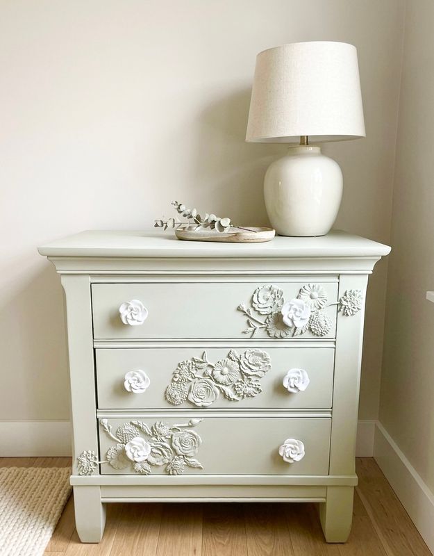 ORNATE END TABLE