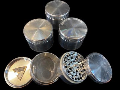 Medium Space Case 4pc Grinder 100% Authentic (scratches on top) 