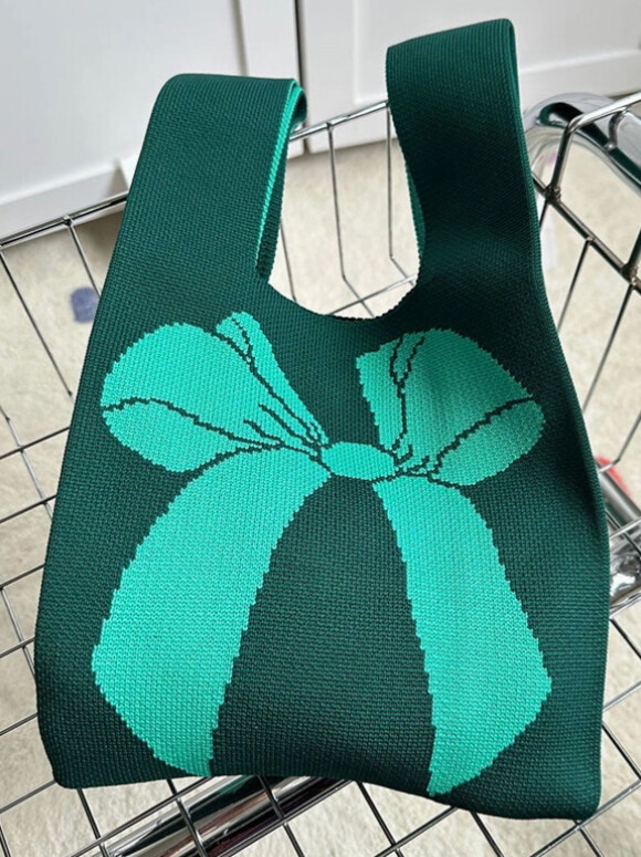 Dark Green Tote With Light Green Bow