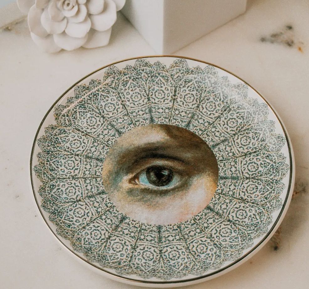 Secret Lover Female Round Ceramic Dish