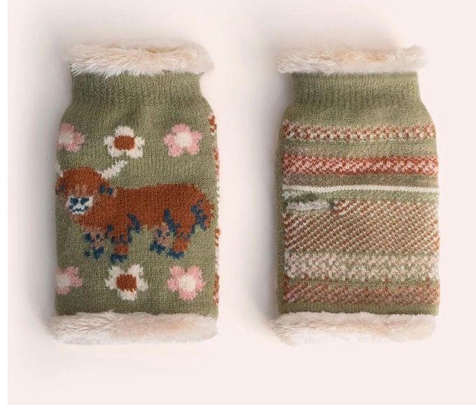 Highland Cow Wrist Warmer In Moss
