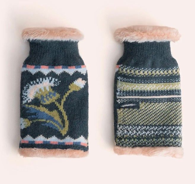 Thistle Wrist Warmer In Navy