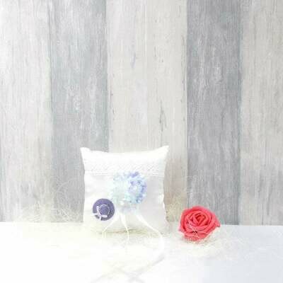 handgefertigtes Ringkissen, weiß