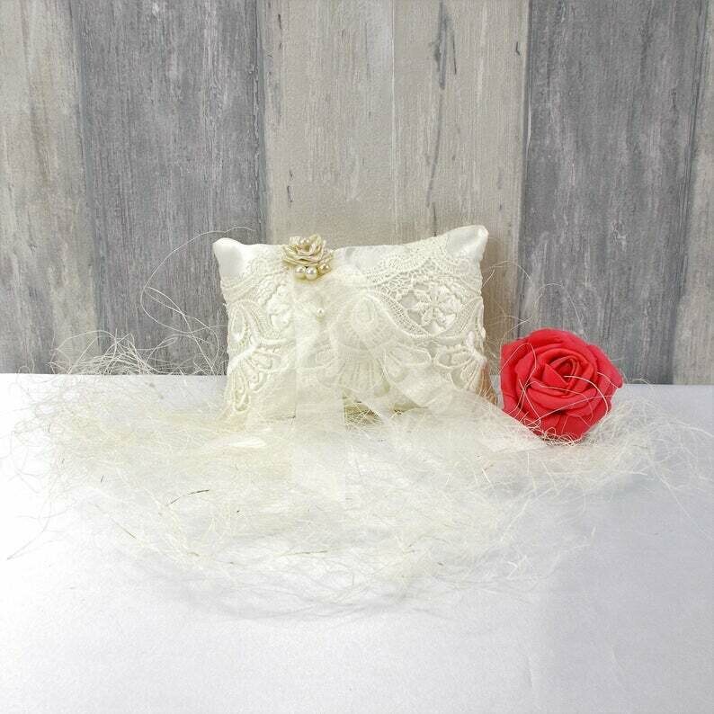 handgefertigtes Ringkissen, creme, Satin