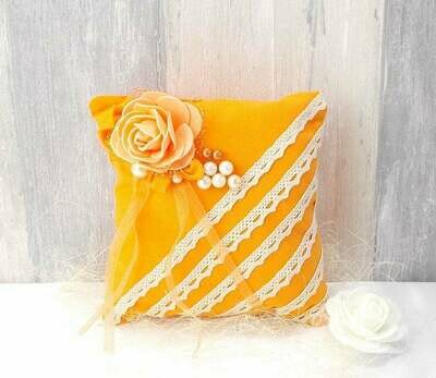 Ringkissen, orange mit Spitze Ringkissen, orange mit Spitze