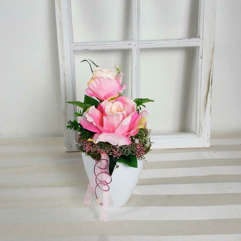 Tischdeko, Gesteck mit rosa Rosen, Tischgesteck
