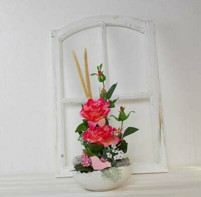 Tischdeko,  Blumengesteck mit pinken Rosen, Tischgesteck