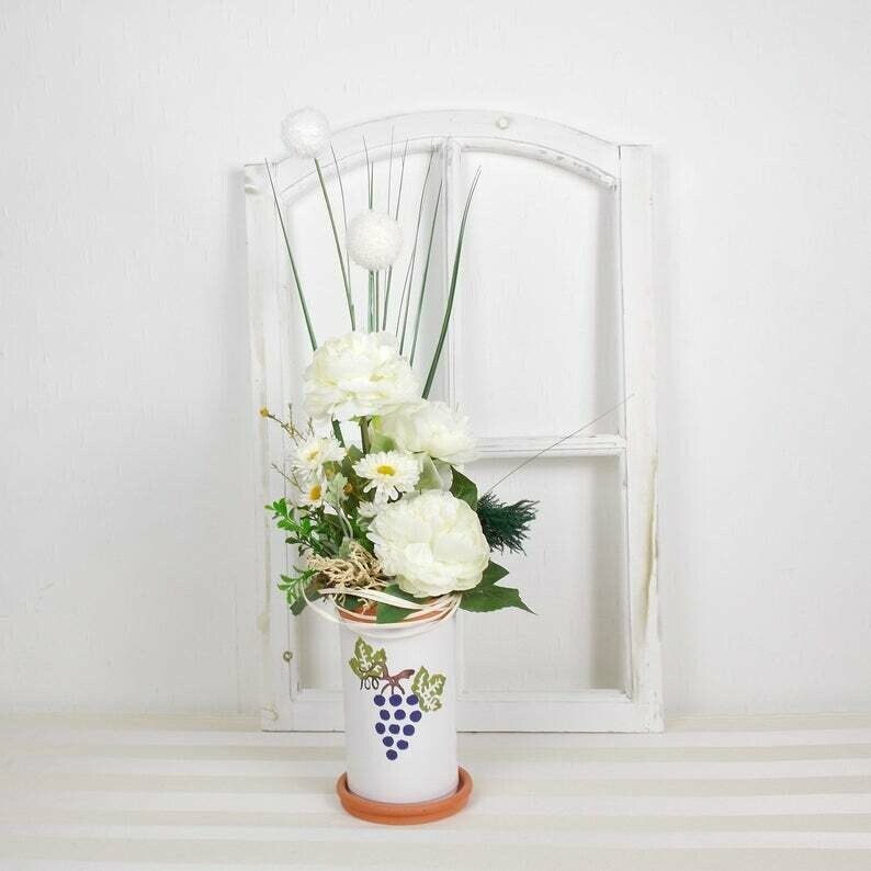 Tischdeko rustikal, mit weißen Blumen