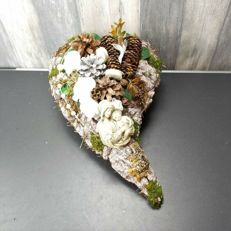 Grabgesteck, Herz mit Naturdeko und Madonna