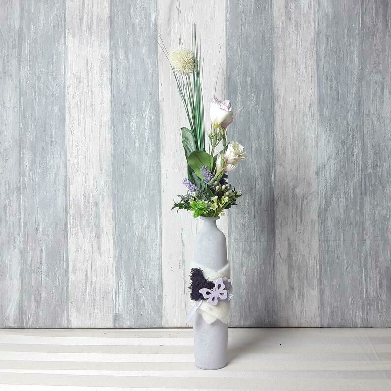 moderne Tischdeko in Glas-Vase, Tischgesteck