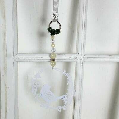 Fensterdeko in weiß aus Metall, mit süßem Vogel