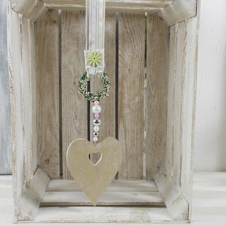 Fensterdeko, Holzherz natur mit Perlen dekoriert, Hänger