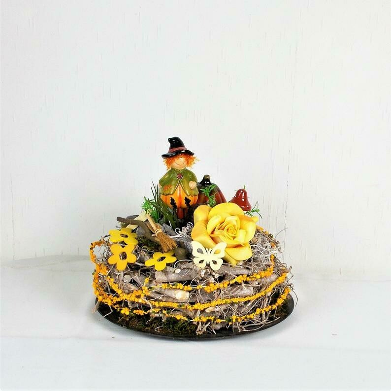 Herbstliche Tischdeko mit süßer Vogelscheuche, Herbstdeko, Gartendeko