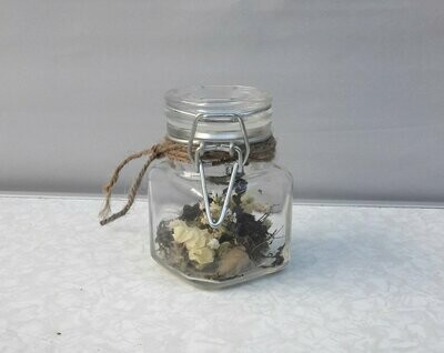 Trockenblumendeko, Trockenblumen im Glas, Tischdeko, Tischgesteck aus Trockenblumen, Sommerdeko, weiß natur Trockenblumendeko, Trockenblumen im Glas, Tischdeko, Tischgesteck aus Trockenblumen, Sommerdeko, weiß natur