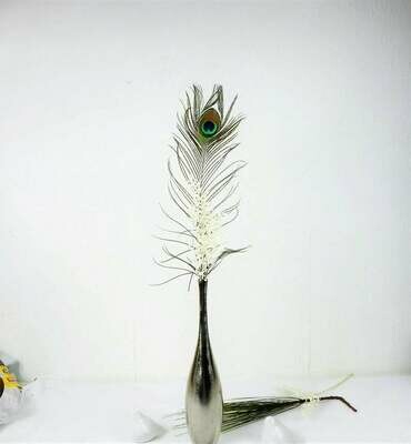 Trockenblumenstrauß in edler Aluminiumvase, mit Pfauenfeder