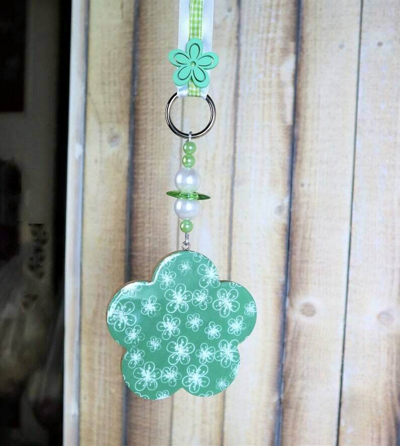 Frühlingsdeko, Landhausstil, grün Blüte, Fensterdeko