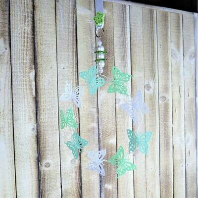 Fensterdeko, Metallkranz mit Schmetterlingen, groß, blau weiß grün