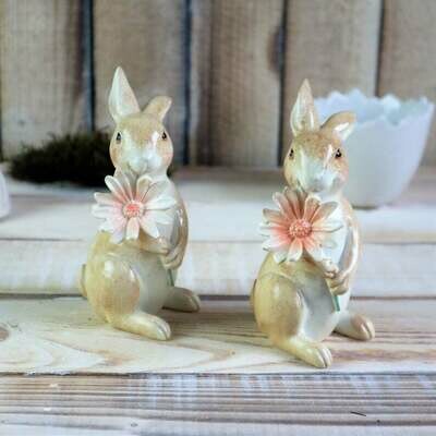 Osterdeko Osterhase mit Blüte, Landhausdeko, Floristikdeko