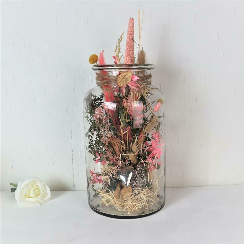 Trockenblumendeko, getrocknete Blumen im Glas, Tischdeko, Tischgesteck