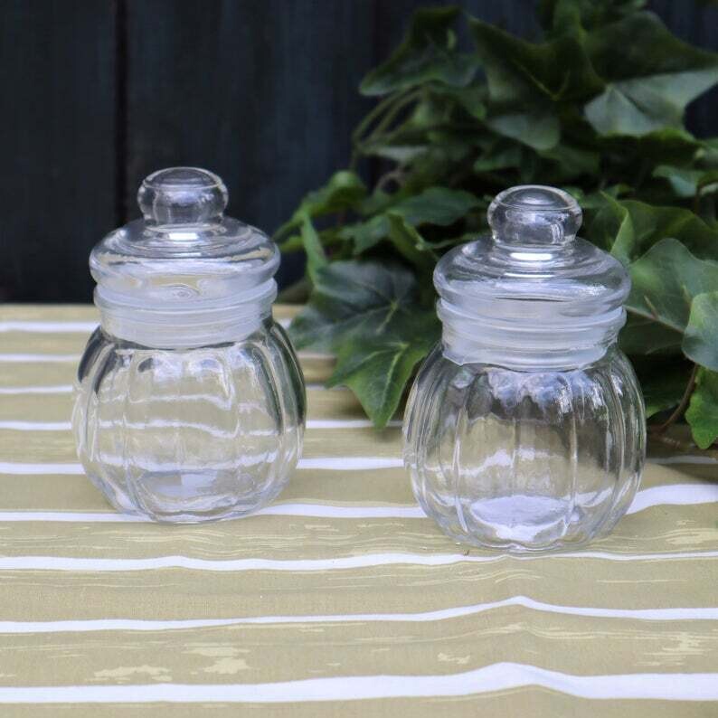 Glas mit Deckel, Landhausdeko