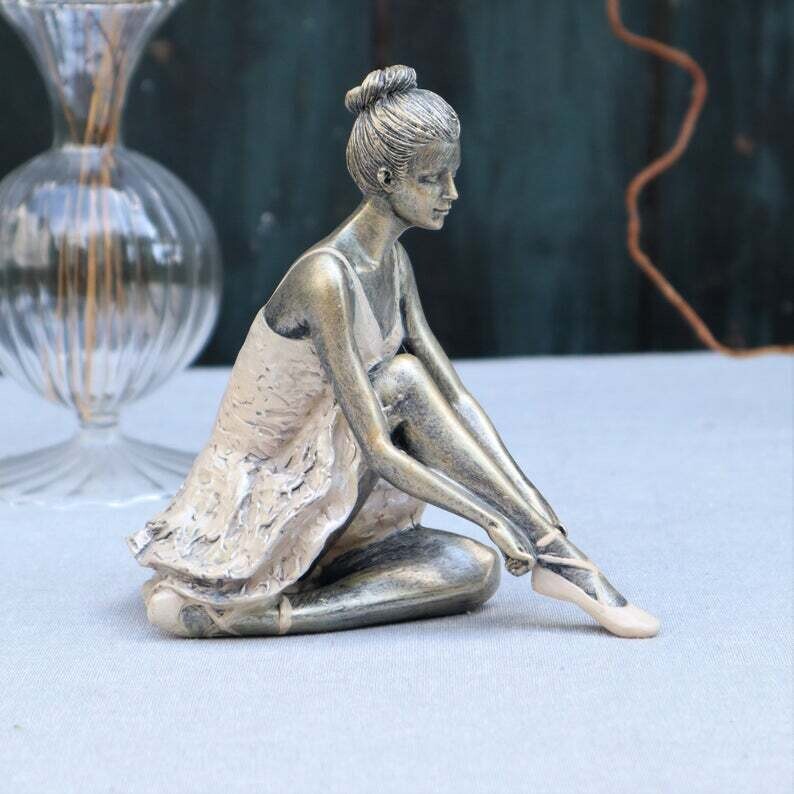 Ballerina Figur sitzend, edel, Deko Figur, Floristikdeko