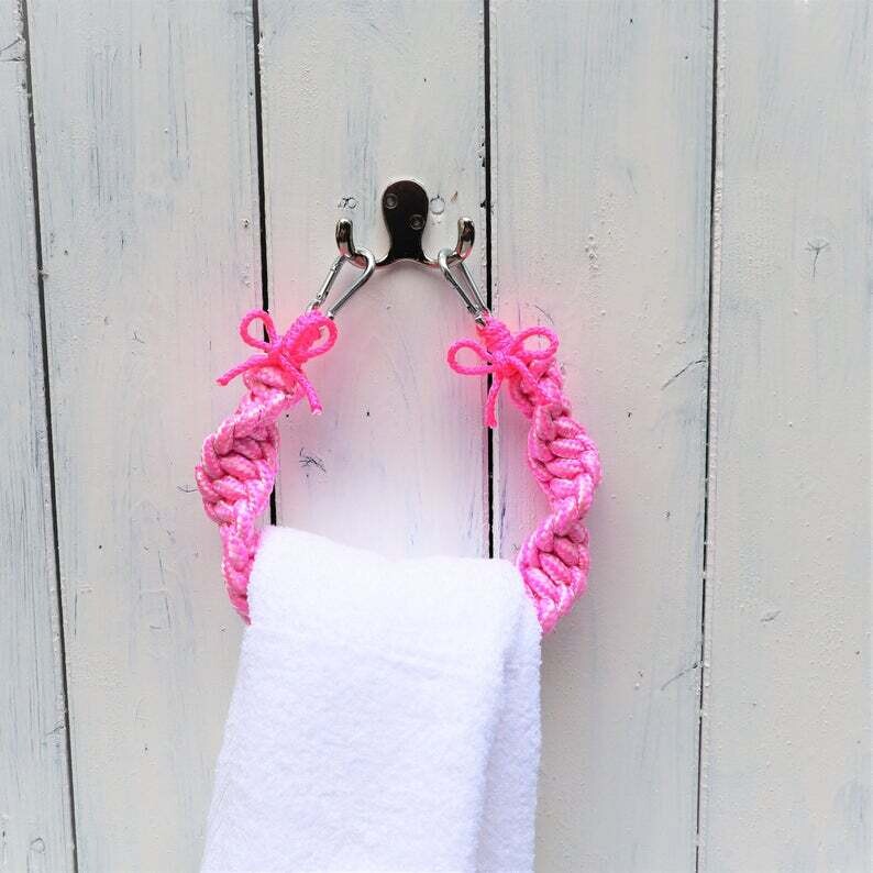 Handtuchhalter, Makramee Technik, rosa pink, Badezimmerdeko