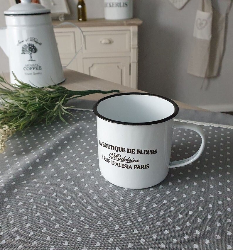 Becher Emaille Landhausdeko