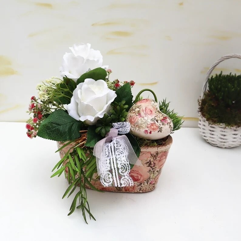 Tischdeko Gesteck Rosen mit Herz
