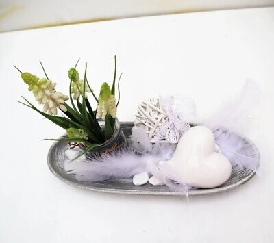 Tisch Gesteck Tischdekoration weiß grau mit Herz