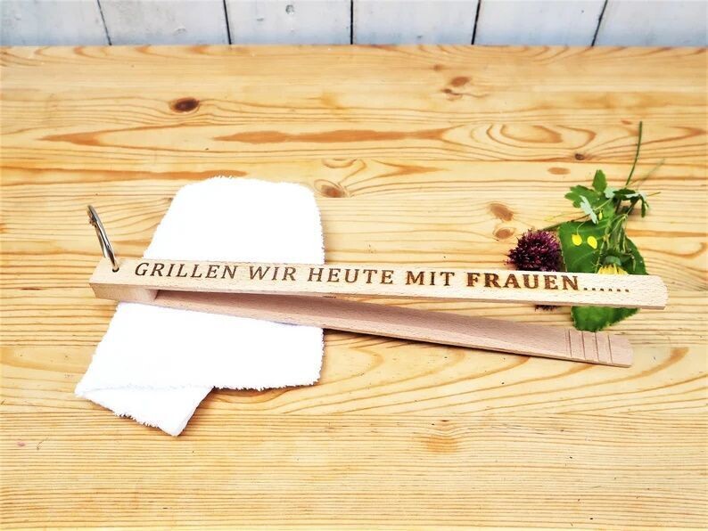 Gravierte Holz Grillzange Grillen wir heute mit....