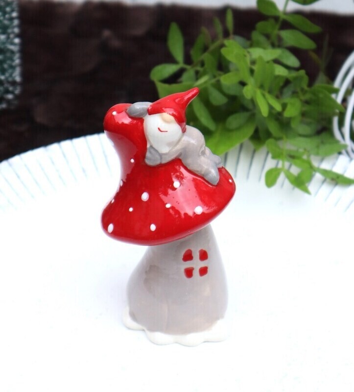 Wichtel auf Pilz Deko Figur Weihnachten Advent