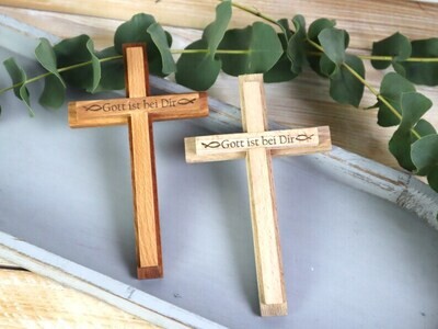 Holzkreuz handgefertigt graviert personalisiert zur Kommunion Konfirmation Gott ist bei Dir
NATURBELASSEN