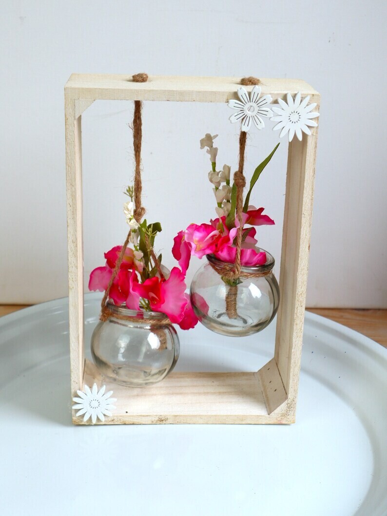 Fensterdeko, Rahmen mit dekorierter Vase