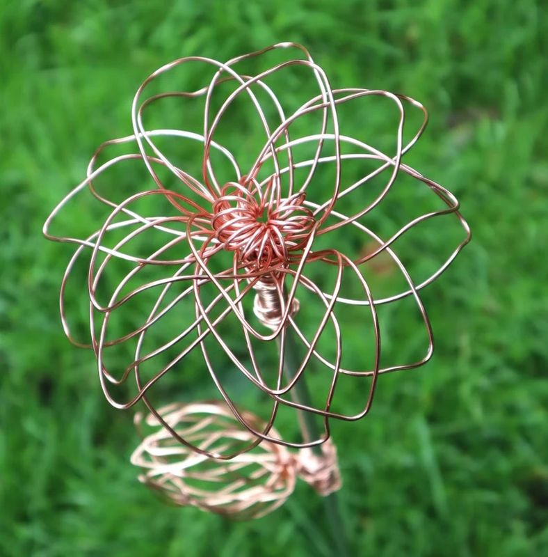 Gartenstecker Blume handgefertigt Aluminium Gartendeko rosegold