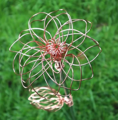 Gartenstecker Blume handgefertigt Aluminium Gartendeko rosegold