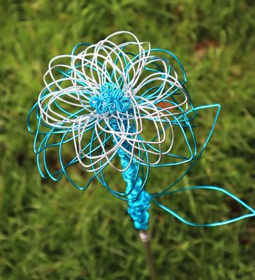 Gartenstecker Blume handgefertigt Aluminium Gartendeko türkis-silber