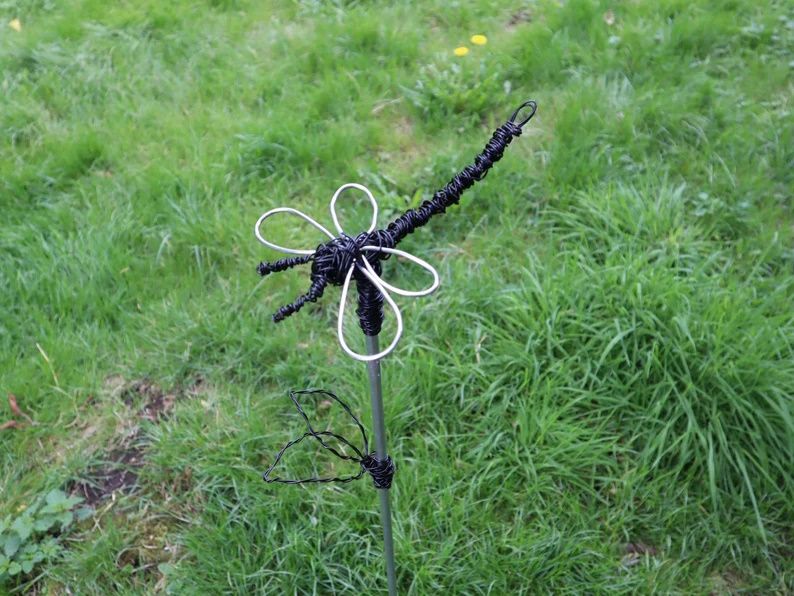 Beetstecker Libelle handgefertigt Aluminium Gartendeko schwarz-silber
