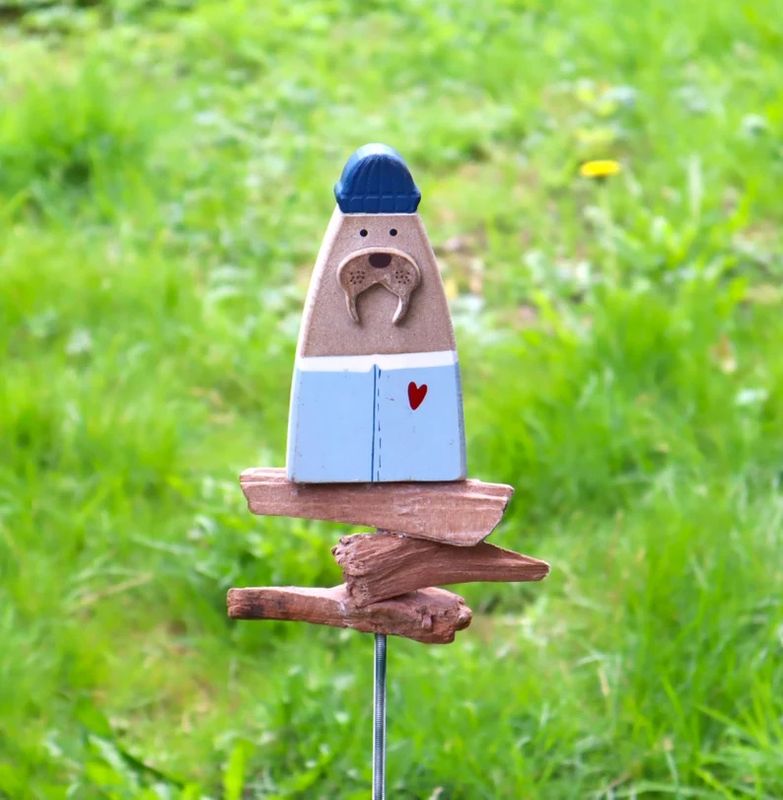 Gartenstecker Walroß aus Holz handgefertigt