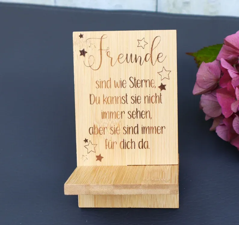 Handy Smartphone Halter Holz graviert Personalisierbar mit schönem Spruch Freunde