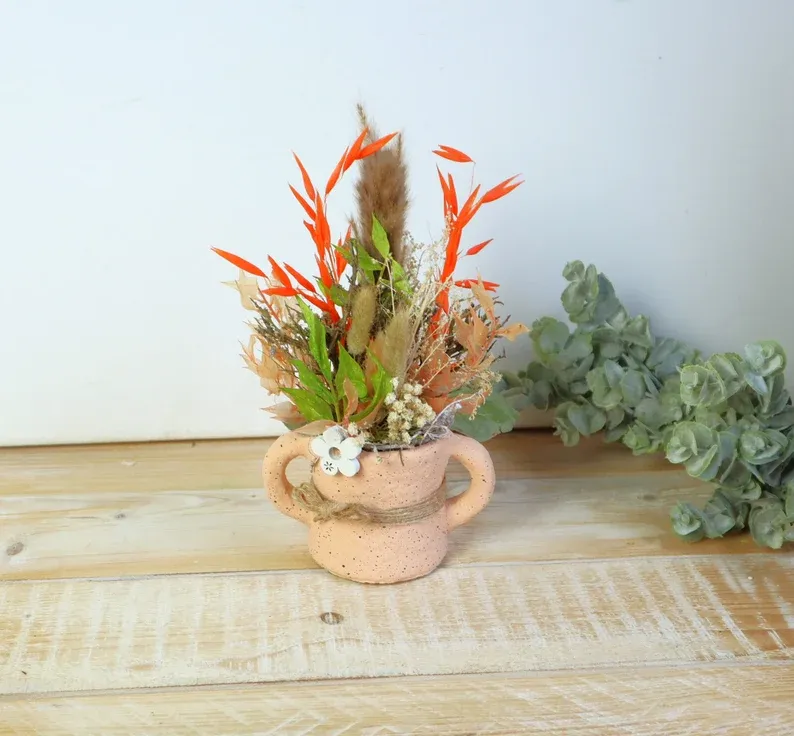 Gesteck Tischgesteck mit Trockenblumen orange apricot grün