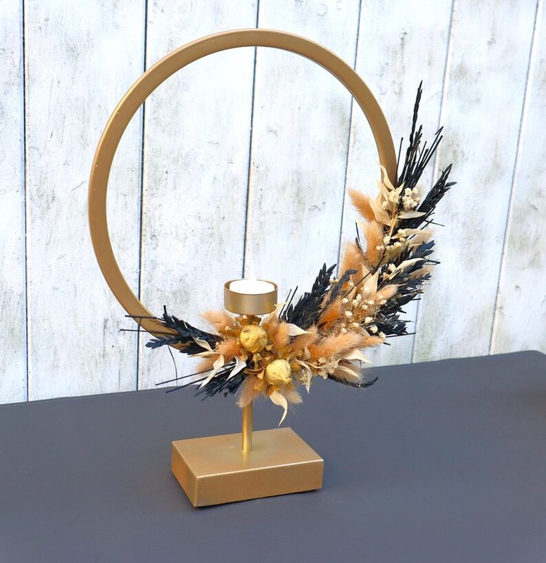 Tisch Gesteck Trockenblumendeko Ringgesteck Tischloop Kreisgesteck goldfarbig schwarz