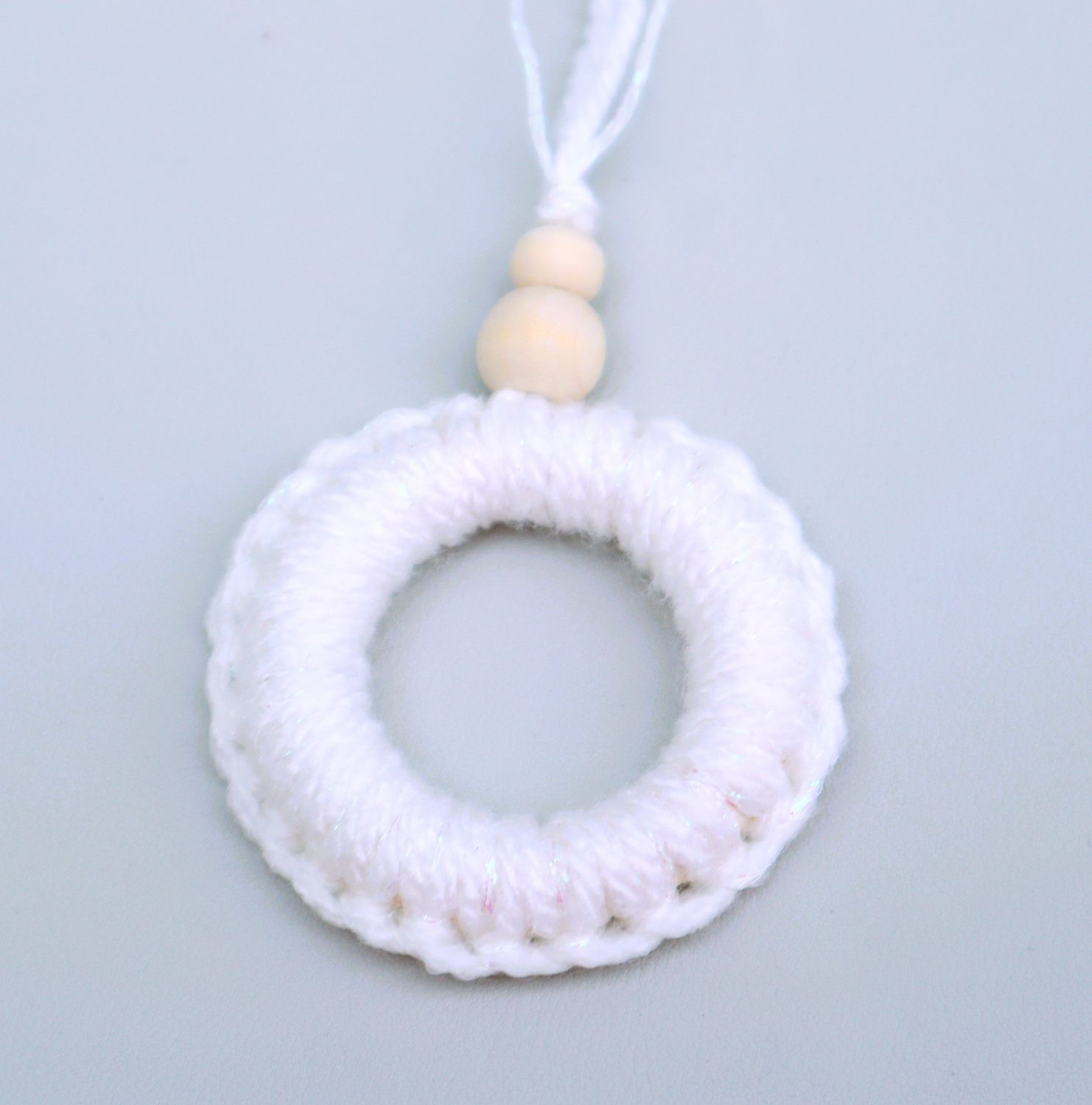 Schlüsselanhänger weiß Taschenanhänger  Taschenbaumler